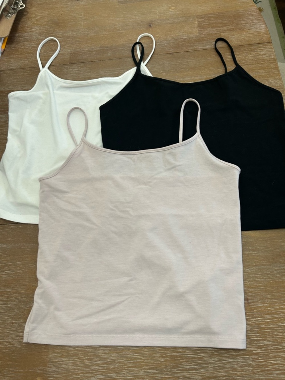 AMERICAN EAGLE bundle of 3 cami's size large pink white black crop